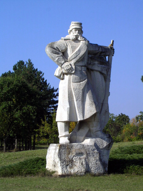 Паметник на Генерал Лавров